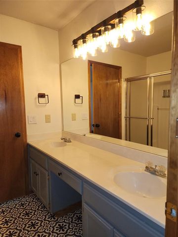 1004 SW 23rd Street, Moore, OK 73170