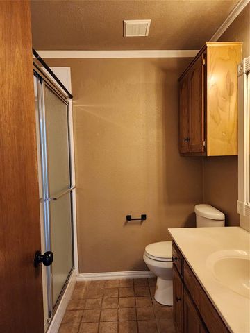 1004 SW 23rd Street, Moore, OK 73170