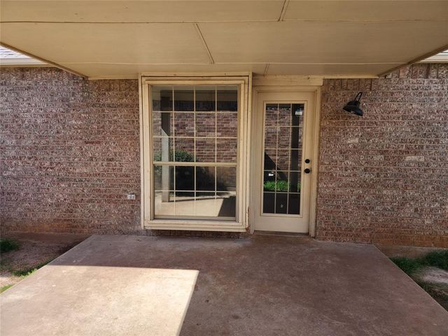 1004 SW 23rd Street, Moore, OK 73170