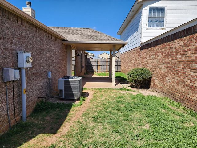1004 SW 23rd Street, Moore, OK 73170