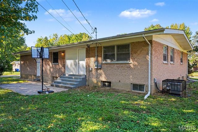 1370 Milbank Drive, Florissant, MO 63031