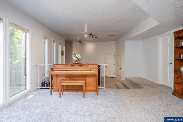 6031 SE Aldercrest Rd, Milwaukie, OR 97267