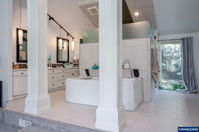 6031 SE Aldercrest Rd, Milwaukie, OR 97267