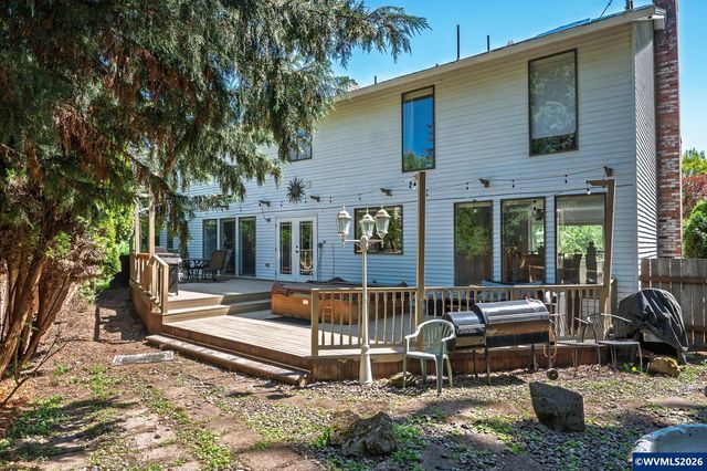 6031 SE Aldercrest Rd, Milwaukie, OR 97267