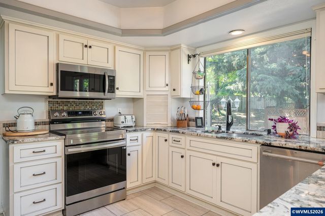 6031 SE Aldercrest Rd, Milwaukie, OR 97267