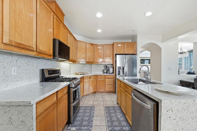 2542 tennis ln, Tracy, CA 95377