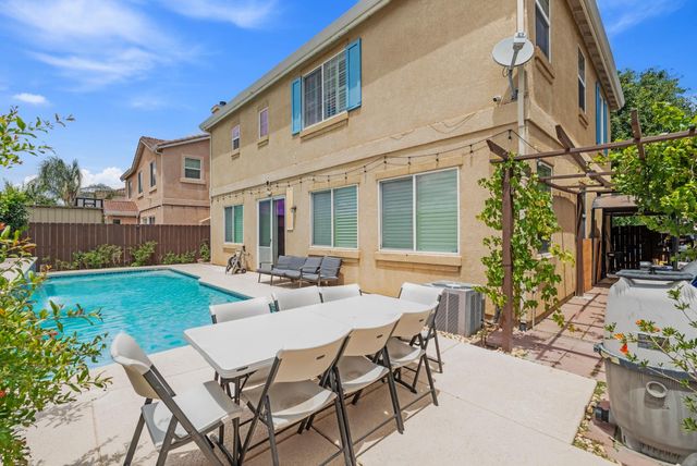 2542 tennis ln, Tracy, CA 95377