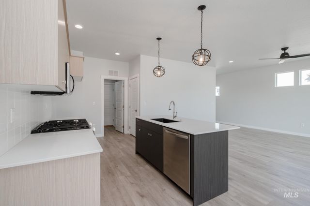 10574 W Teratai St, Star, ID 83669