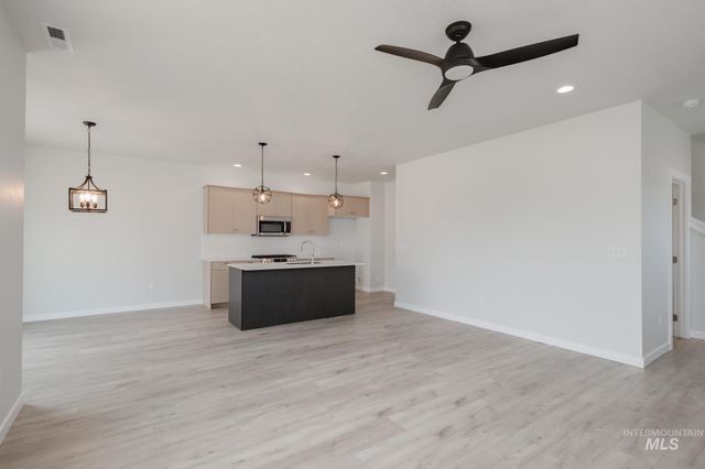 10574 W Teratai St, Star, ID 83669