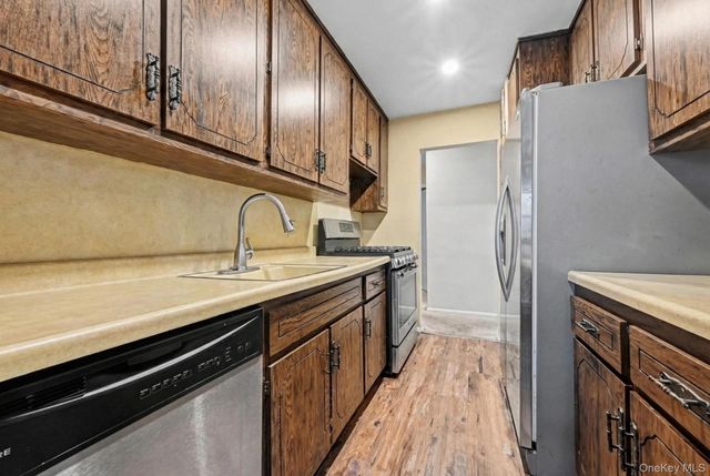 84-29 153rd Avenue 2E, Howard Beach, NY 11414