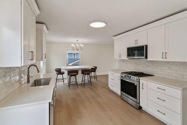 212 S River Road, Naperville, IL 60540