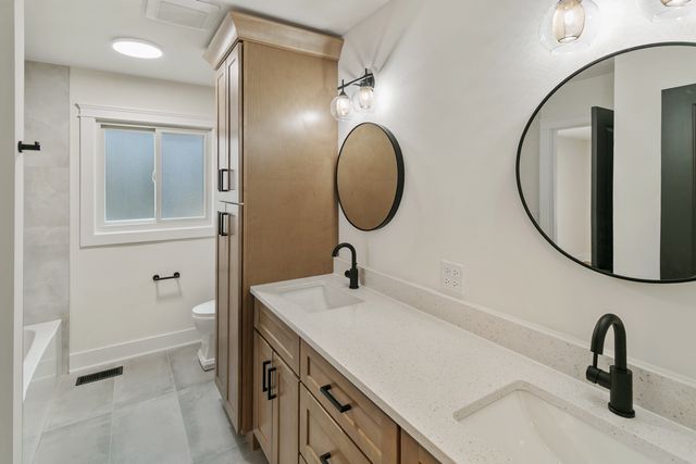 212 S River Road, Naperville, IL 60540