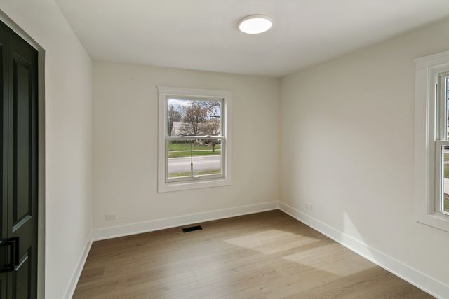 212 S River Road, Naperville, IL 60540