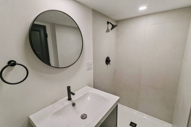 212 S River Road, Naperville, IL 60540