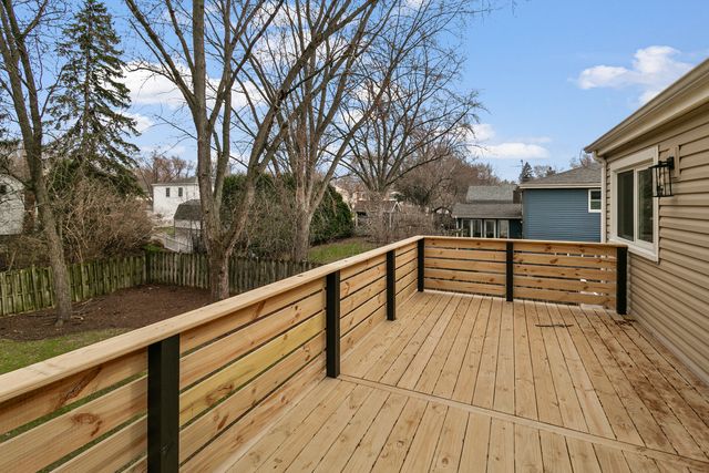 212 S River Road, Naperville, IL 60540