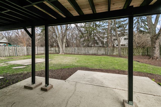 212 S River Road, Naperville, IL 60540