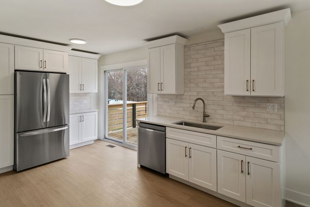 212 S River Road, Naperville, IL 60540