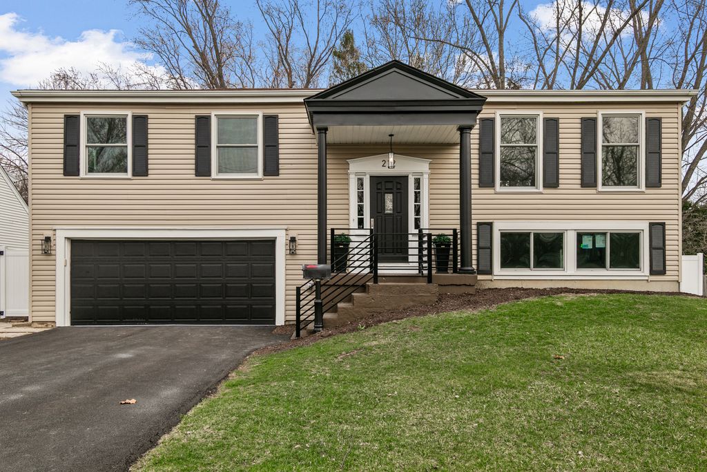 212 S River Road, Naperville, IL 60540