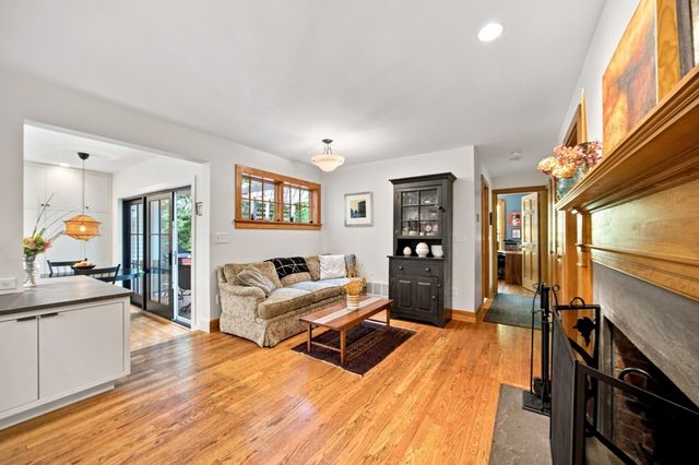 67 Woodlot Rd, Amherst, MA 01002