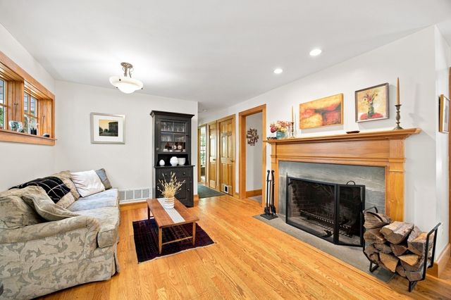 67 Woodlot Rd, Amherst, MA 01002