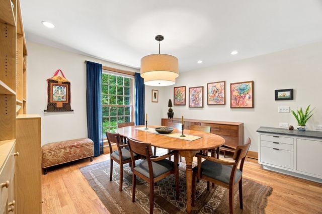 67 Woodlot Rd, Amherst, MA 01002