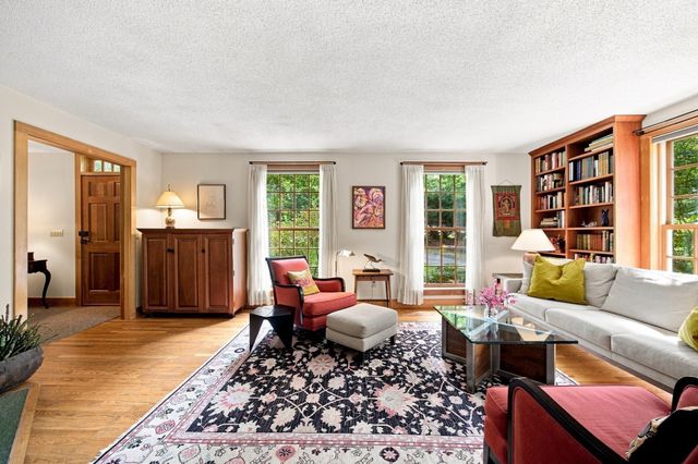 67 Woodlot Rd, Amherst, MA 01002