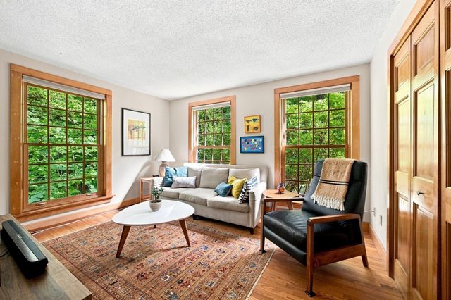 67 Woodlot Rd, Amherst, MA 01002