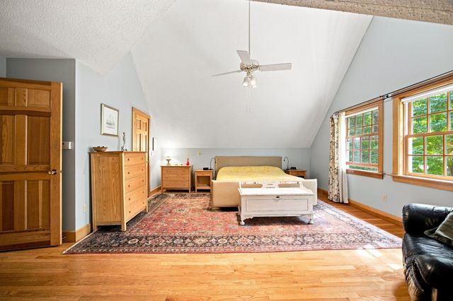 67 Woodlot Rd, Amherst, MA 01002