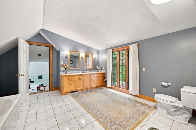 67 Woodlot Rd, Amherst, MA 01002