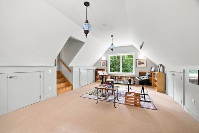 67 Woodlot Rd, Amherst, MA 01002