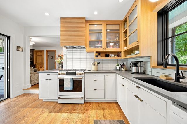 67 Woodlot Rd, Amherst, MA 01002