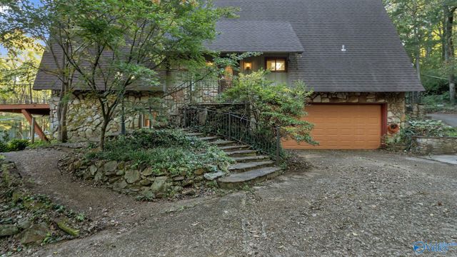 2707 Churchill Drive SE, Huntsville, AL 35801