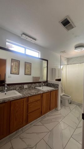 5596 W Pinedale Avenue, Fresno, CA 93722