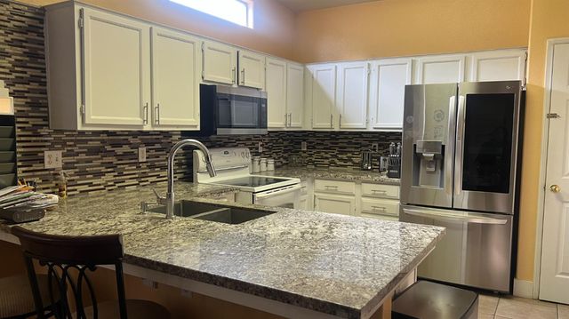 5596 W Pinedale Avenue, Fresno, CA 93722