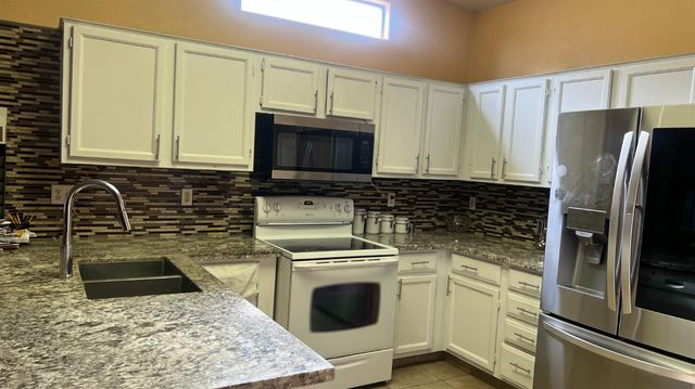 5596 W Pinedale Avenue, Fresno, CA 93722