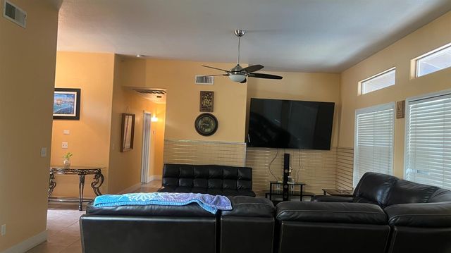 5596 W Pinedale Avenue, Fresno, CA 93722