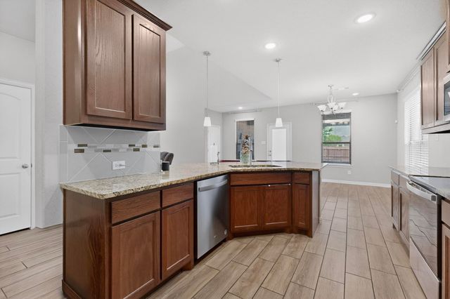 73 River Oaks Boulevard, Waxahachie, TX 75165