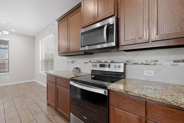 73 River Oaks Boulevard, Waxahachie, TX 75165