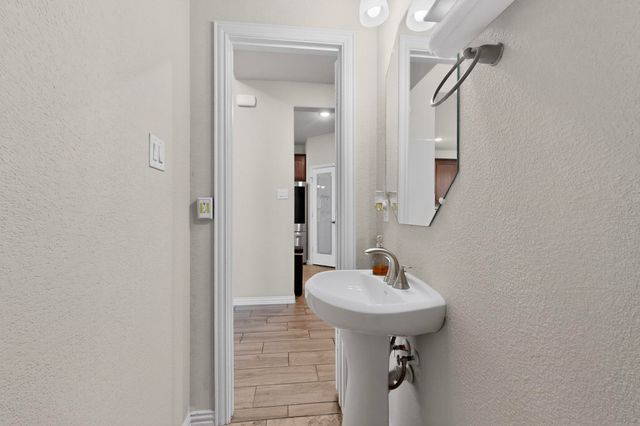 73 River Oaks Boulevard, Waxahachie, TX 75165