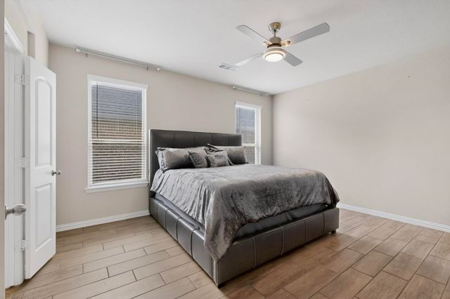 73 River Oaks Boulevard, Waxahachie, TX 75165