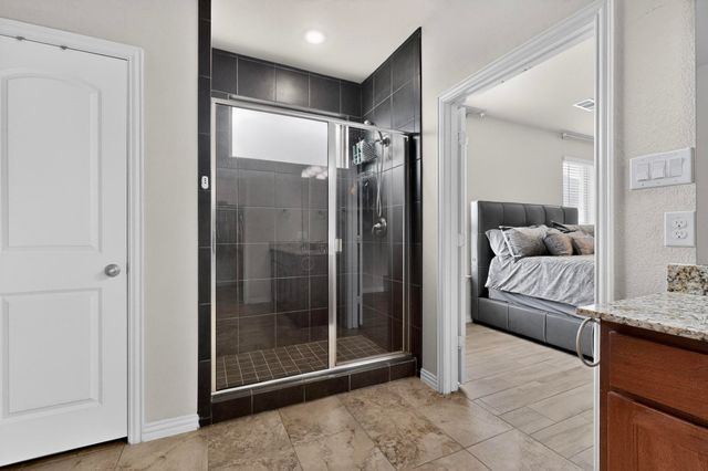 73 River Oaks Boulevard, Waxahachie, TX 75165