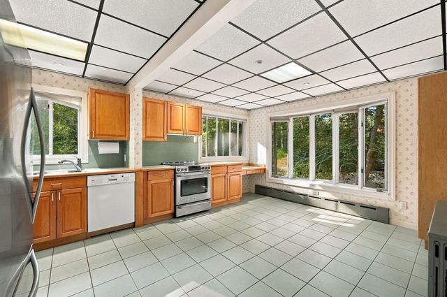 14 Crooked River Rd, Wareham, MA 02571