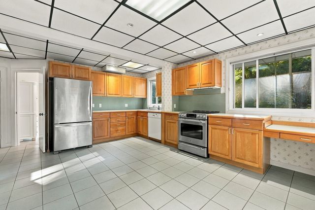 14 Crooked River Rd, Wareham, MA 02571