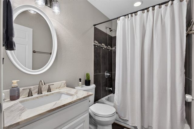 100 Radecke Road, Krum, TX 76249