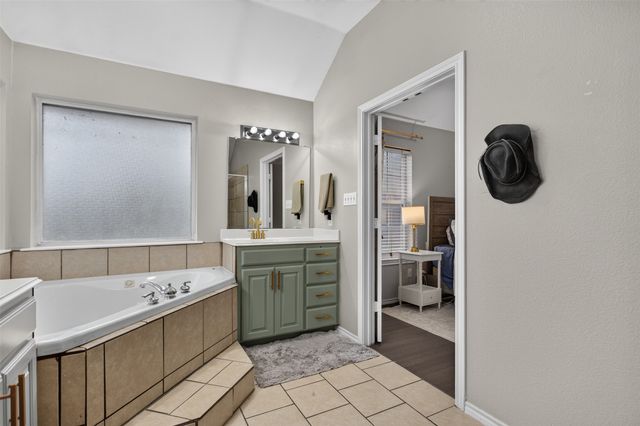 100 Radecke Road, Krum, TX 76249
