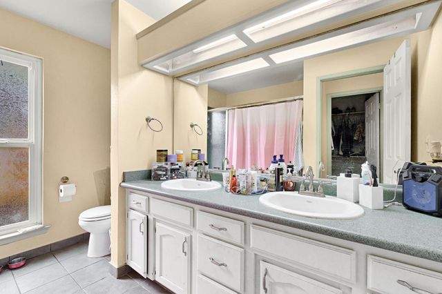 5093 W Los Altos, Fresno, CA 93722