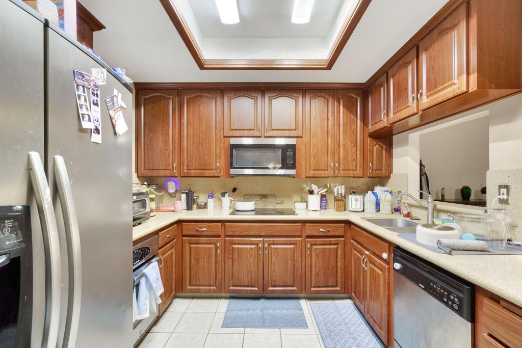 Image 10 of property listing at 5093 W Los Altos, Fresno, CA 93722