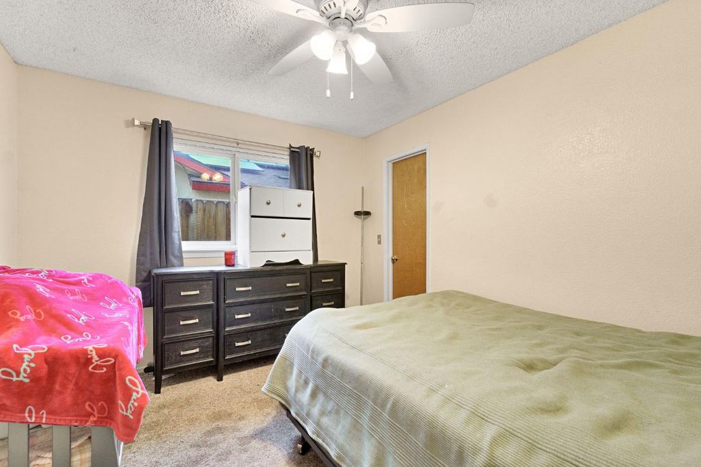 Image 13 of property listing at 5093 W Los Altos, Fresno, CA 93722