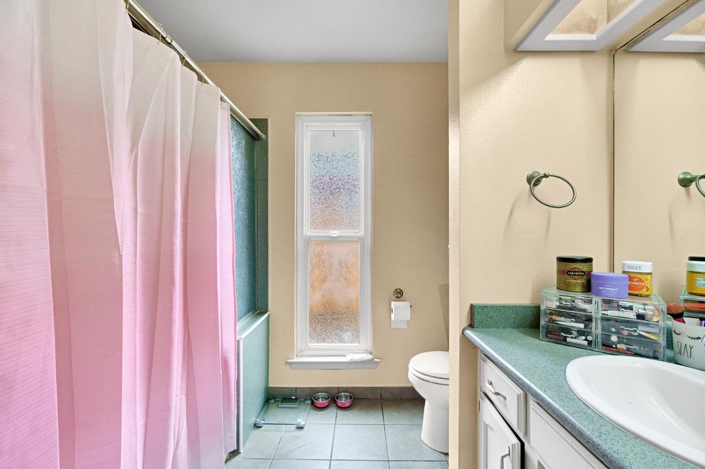 Image 18 of property listing at 5093 W Los Altos, Fresno, CA 93722