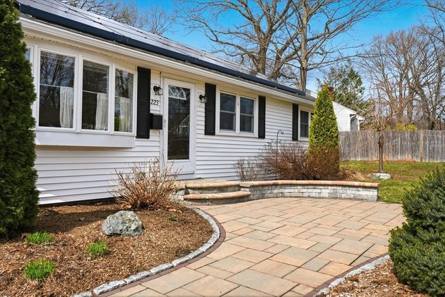 223 Edgewater Drive, Framingham, MA 01702